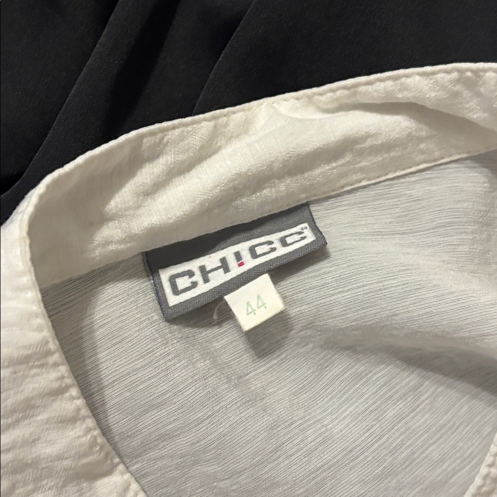 Lightweight White Button-Up Short Sleeve Shirt - Picture 7 of 7